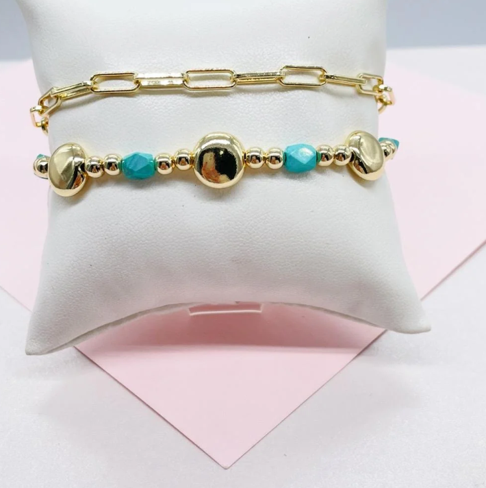 Pulsera doble chapada en oro de 18 quilates con eslabones de clip y cuentas de turquesa.