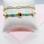 Pulsera doble chapada en oro de 18 quilates con eslabones de clip y cuentas de turquesa.