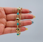 Pulsera doble chapada en oro de 18 quilates con eslabones de clip y cuentas de turquesa.