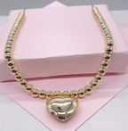 Collar de cuentas de 6 mm en capas de oro de 18 k con dije de corazón hinchado adjunto