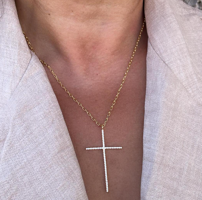 Colgante de cruz de circonita cúbica ultrafina de 1,5 mm bañado en oro de 18 quilates con cadena de clip