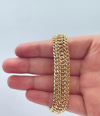Pulsera gruesa en capas de oro de 18 quilates con tres eslabones cubanos conectados uno al lado del otro