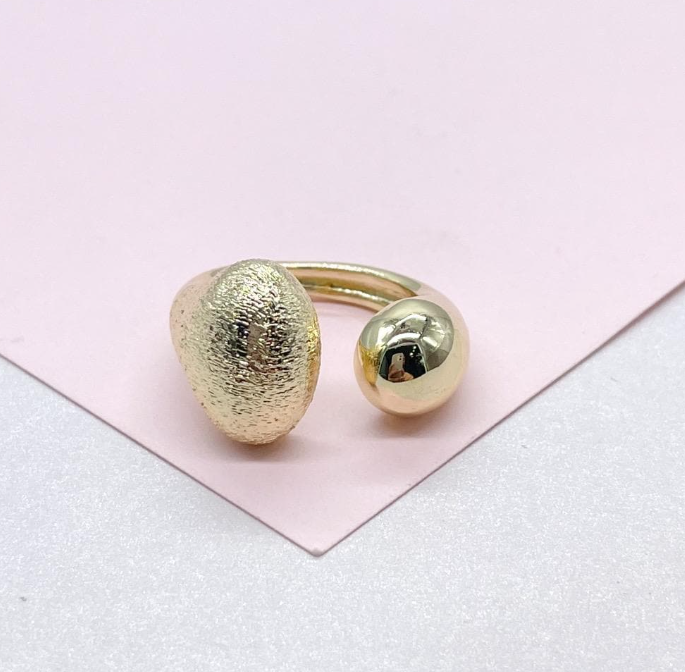 Anillo envolvente ajustable de doble extremo relleno de oro de 18 k con textura esmerilada y extremos abovedados