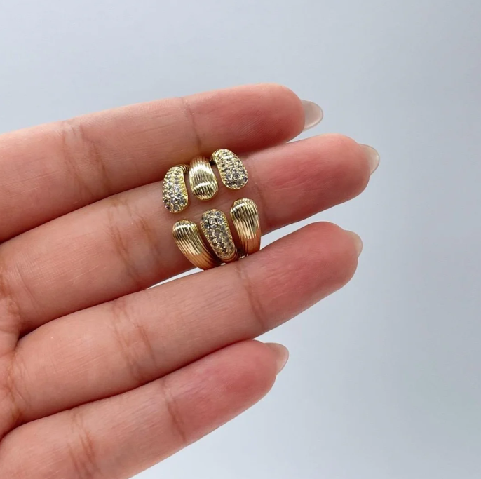 Anillo grueso de doble extremo relleno de oro de 18 k con patrones y pavé de circonitas