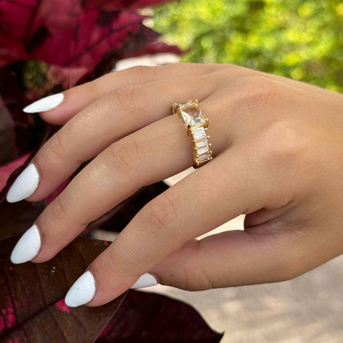 5516923 RING CLEAR STONES