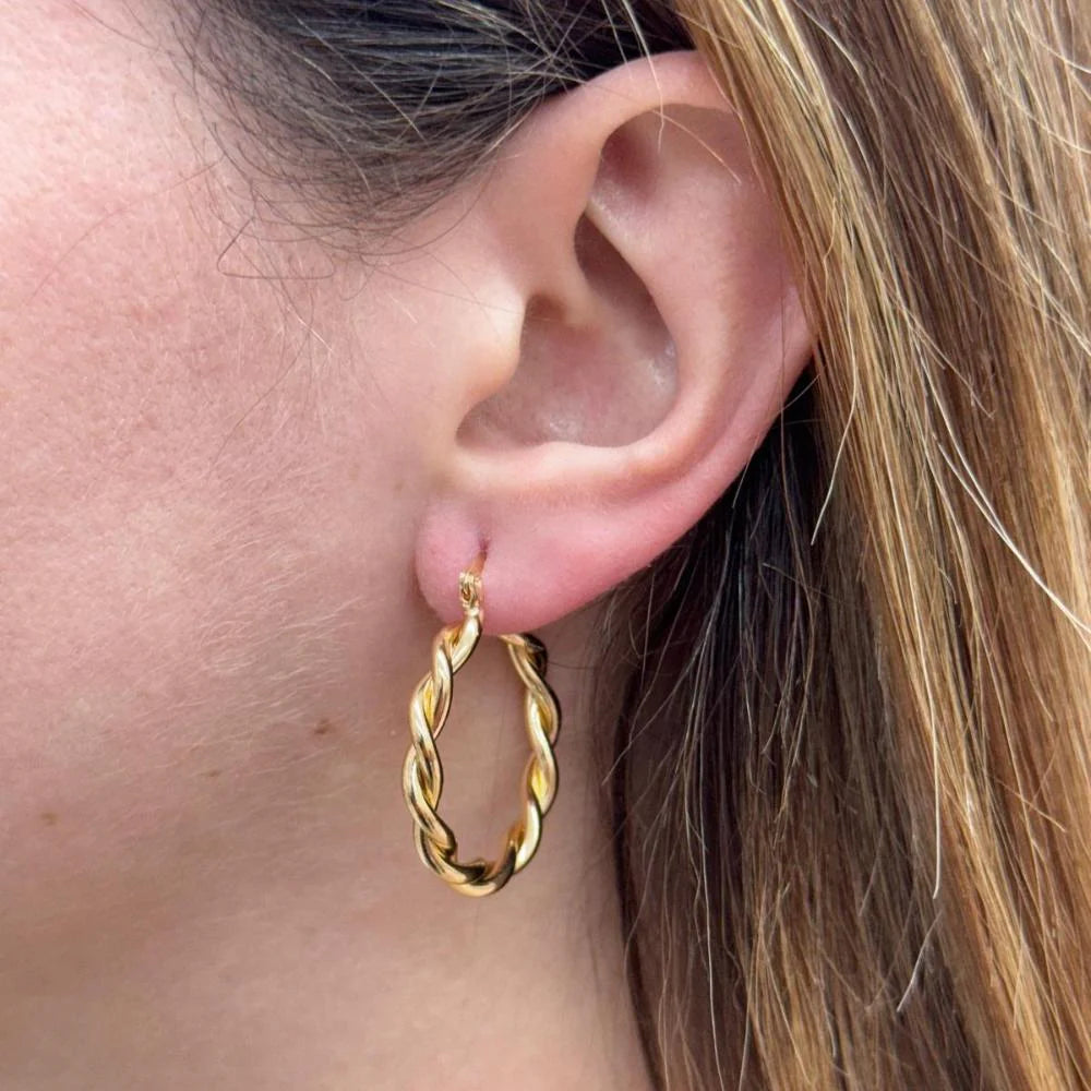 5517785 TWIST HOOP EARRING