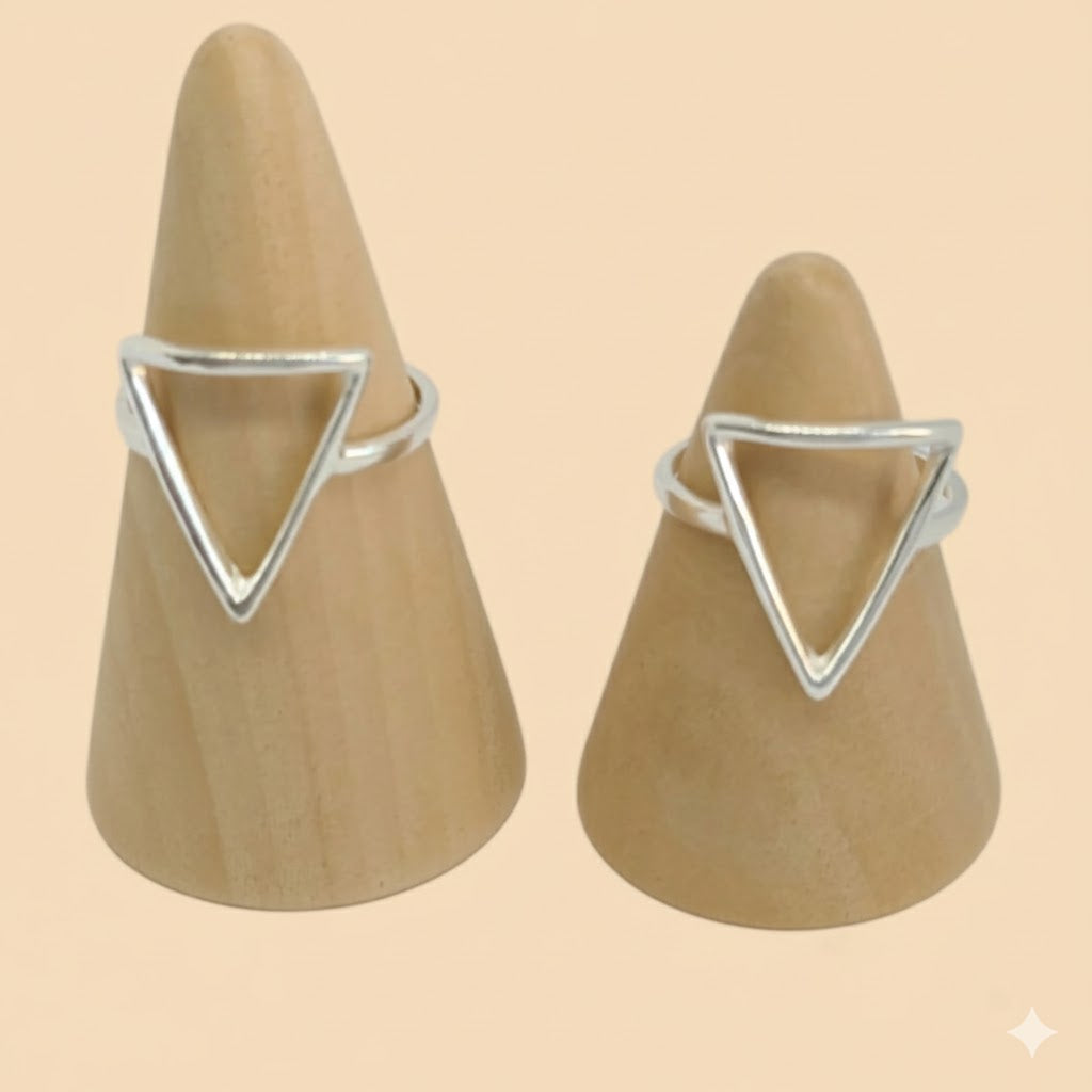 (2-5003-1) Anillo triangular de plata de ley 925