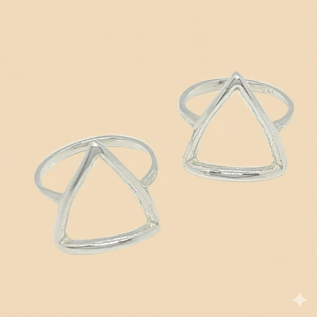 (2-5003-1) Anillo triangular de plata de ley 925