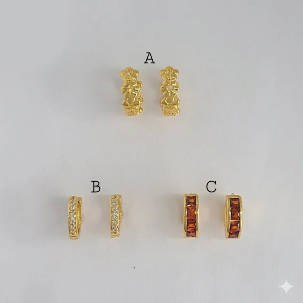 (1-2501) Laminado dorado - Pendientes Huggie pequeños con circonitas - BGO