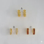 (1-2501) Laminado dorado - Pendientes Huggie pequeños con circonitas - BGO