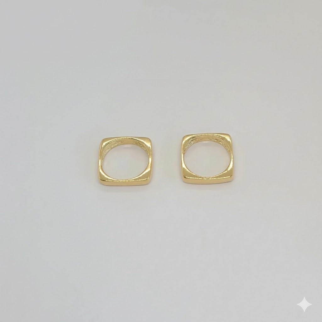 (1-3008) Anillo cuadrado liso laminado en oro - BGF