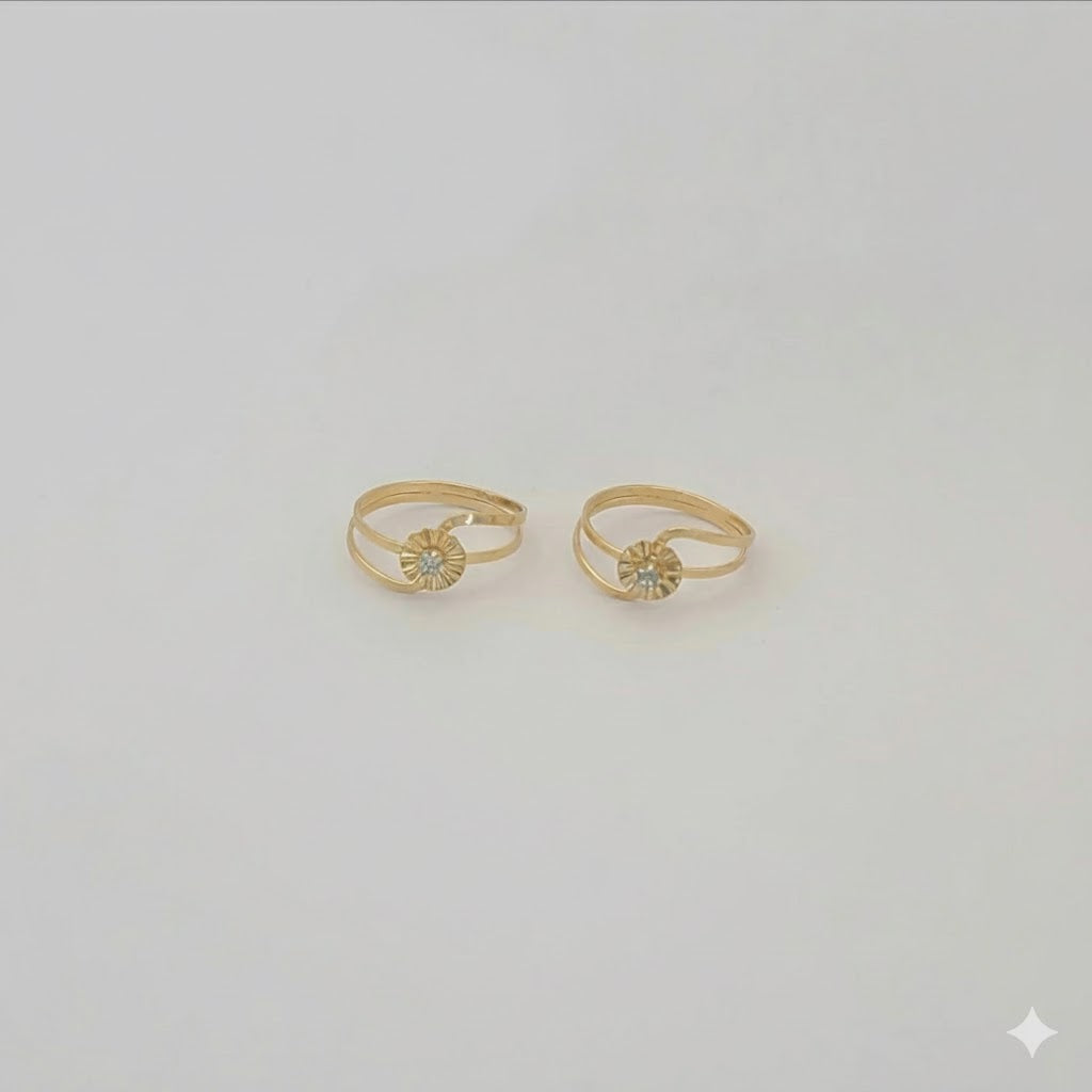 (1-3003-4) Anillo de flor de circón laminado en oro - BGF