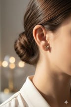 Pendientes de mariposa delicados con circonita cúbica bañados en oro de 18 quilates.