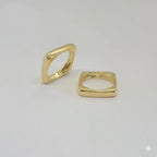 (1-3008) Anillo cuadrado liso laminado en oro - BGF