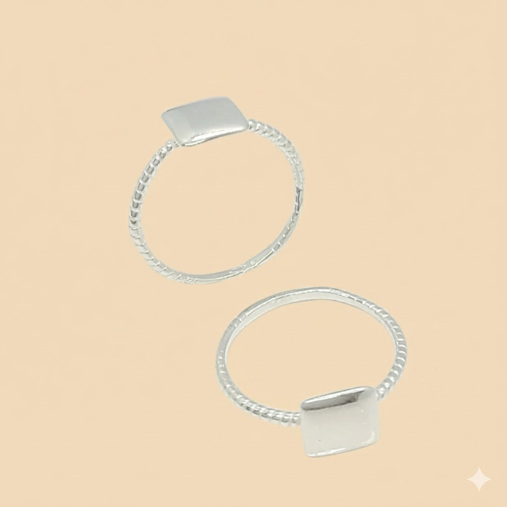 (2-5012-1) Anillo cuadrado de plata de ley 925