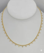 (1-6195-2) Collar con dijes de eslabones curvos laminados en oro - BGF