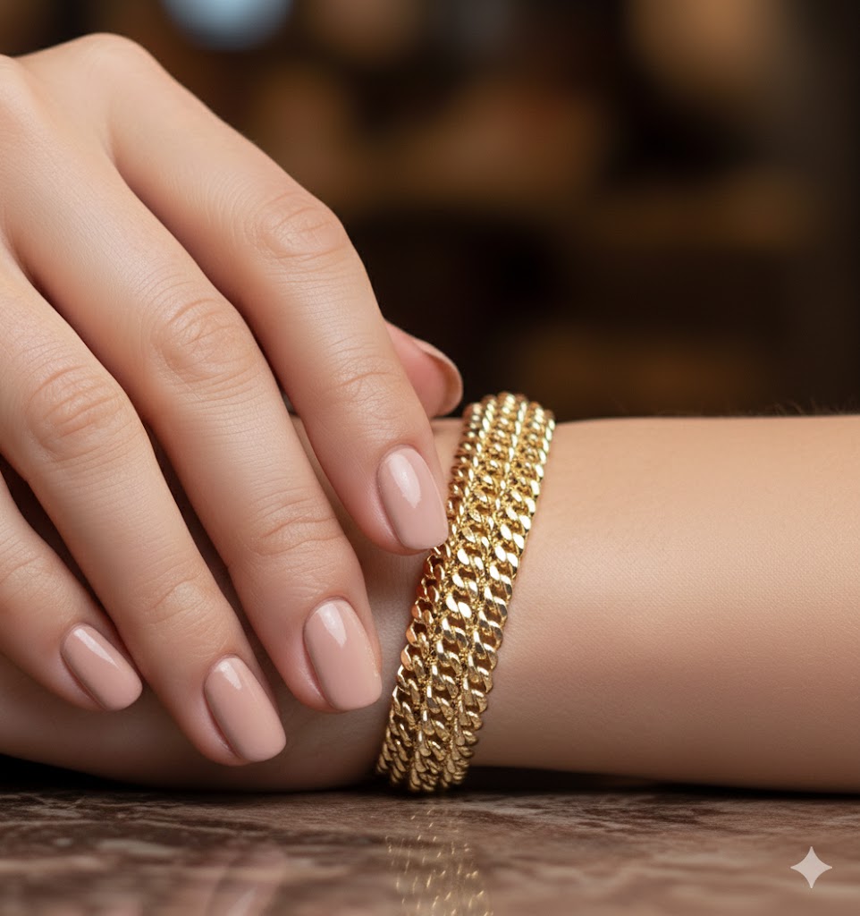 Pulsera gruesa en capas de oro de 18 quilates con tres eslabones cubanos conectados uno al lado del otro