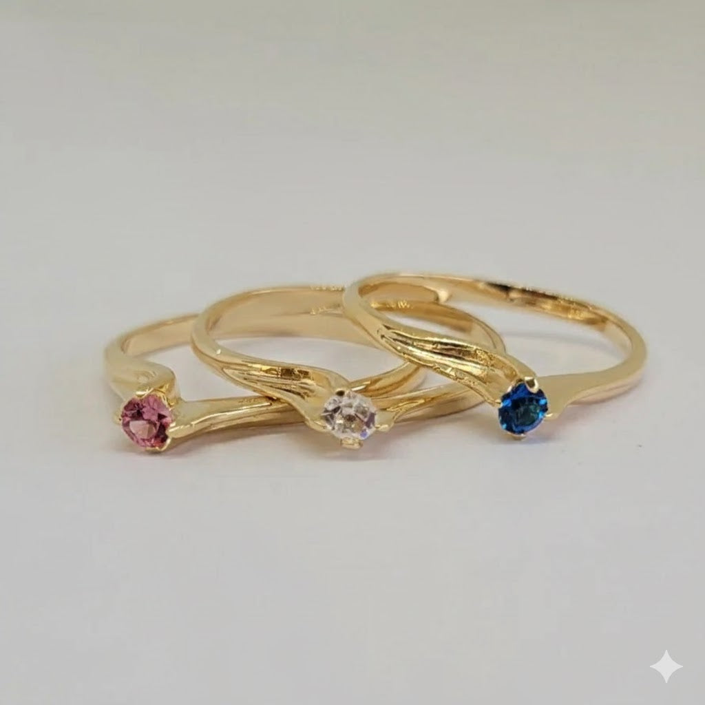 (1-3002) Anillo solitario de circonita laminada en oro - BGO