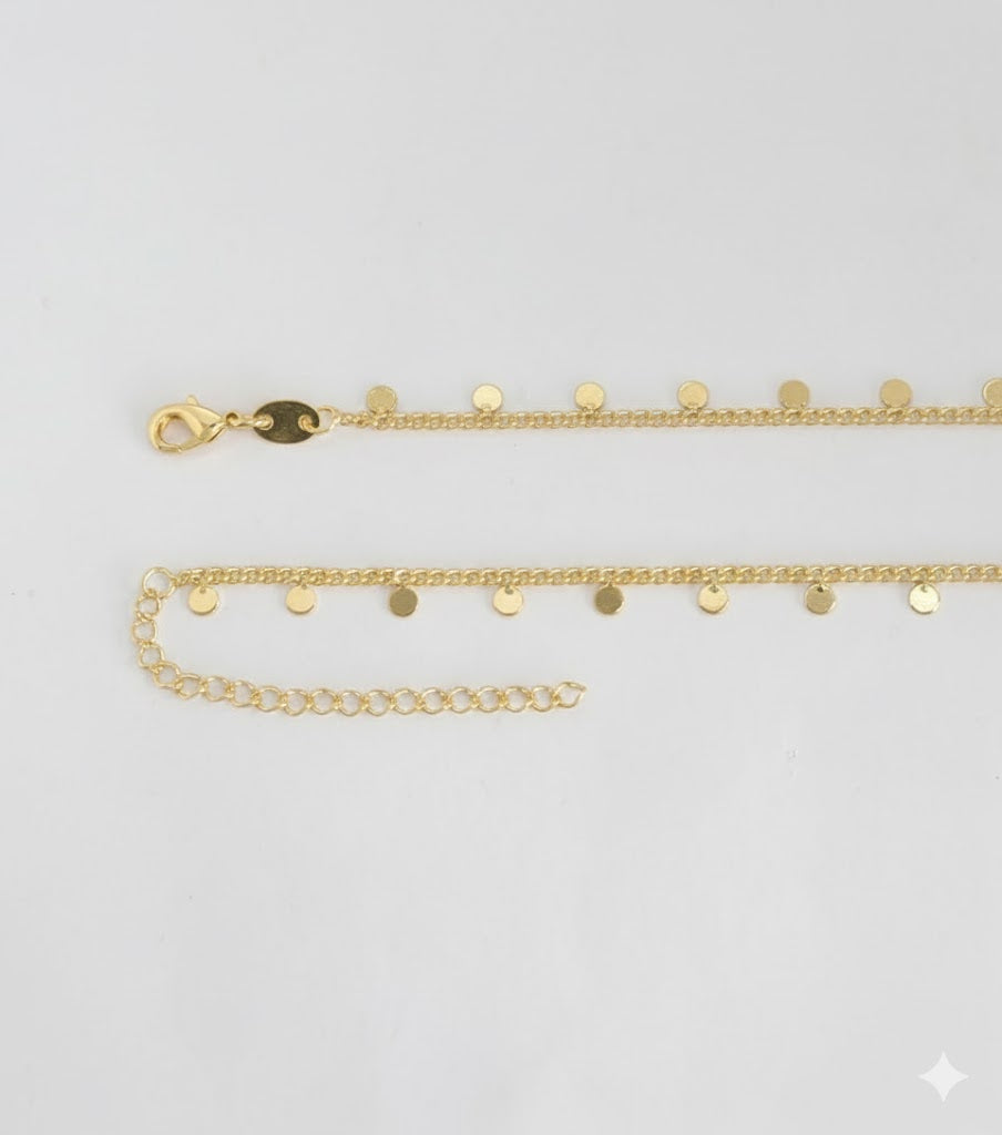 (1-6195-2) Collar con dijes de eslabones curvos laminados en oro - BGF