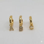 (1-2586) Aros con letras de circonita laminada en oro - BGO